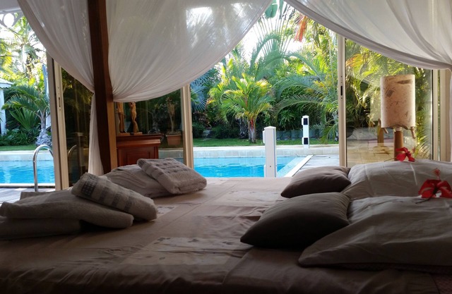 Delightful Caribbean Villa with largepool in the middle of alush tropical garden