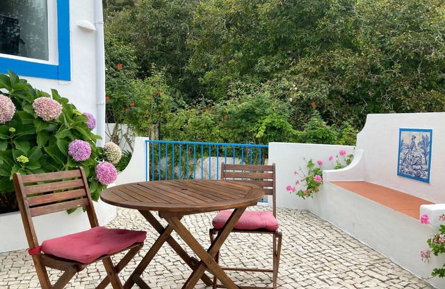 Delightful Cottage With Landscape Views Of Colares Vineyards