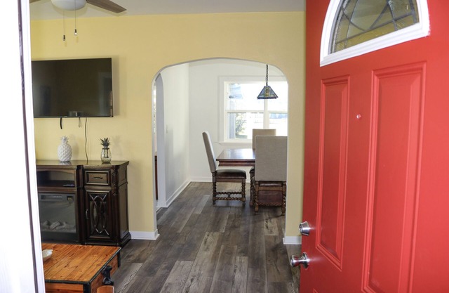 Delightful DeLand - The Finest 2 Bedroom Downtown 1 Mile
