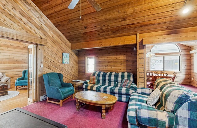 Delightful, Dog-Friendly Cabin w/Gorgeous Wooden Setting, Wood Stove, Free WiFi