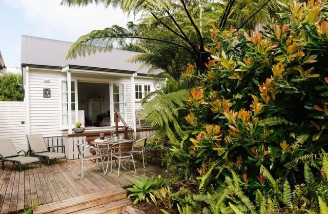 Delightful elevated sunny S/C Studio