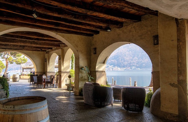 Delightful loft overlooking hill and Santa Maria Church in Morcote (Salvia)