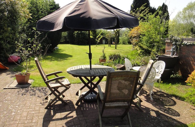 Delightful North Staffs family country cottage