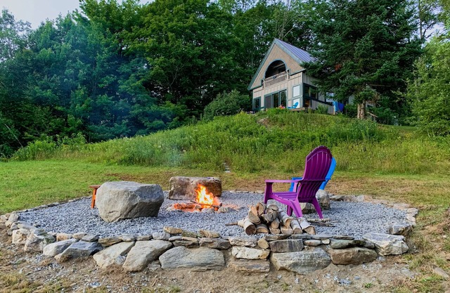 Delightful Retreat W/Firepit, Wooded Surroundings, and Free WiFi