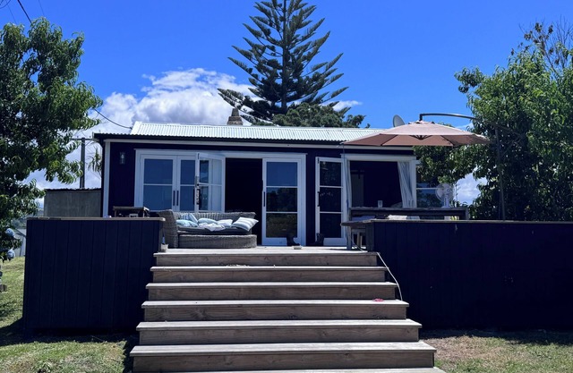 Delightful Ruakaka Cottage nViews to Sea and Estuary nSurf. Sun . Chill