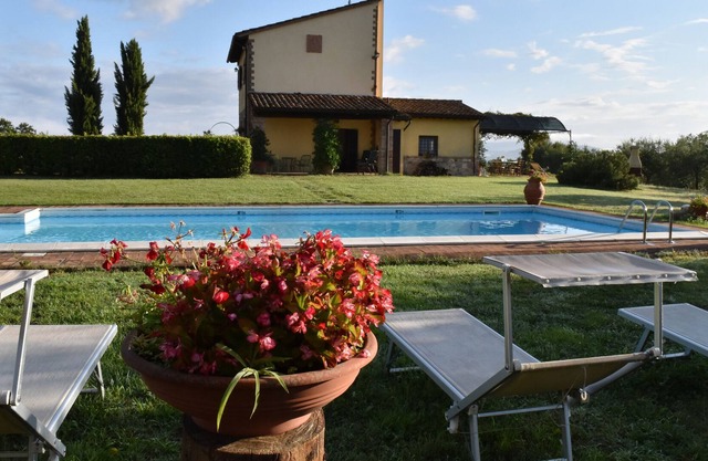 Delightful Umbrian villa, majestic view of Todi, private pool, wifi (sleeps 6-7)