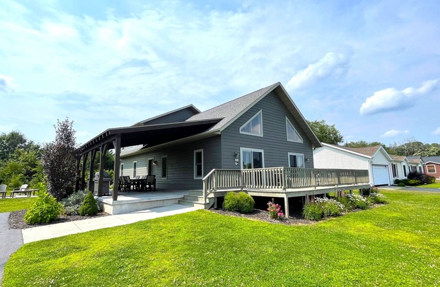 Dells Reunion Lodge @ Spring Brook Resort