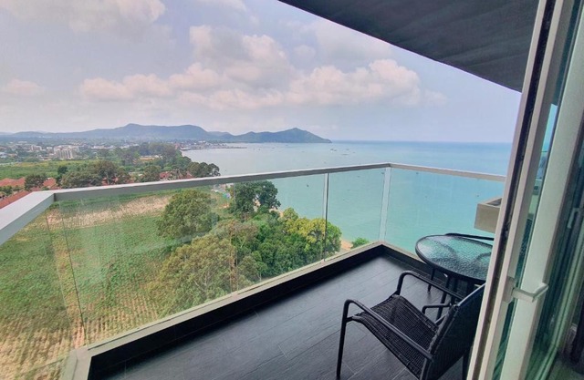 Delmare Beachfront Bangsaray Premium Condominium