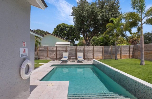 Delray Bungalow/3BR 2BA East Delray Pool Home