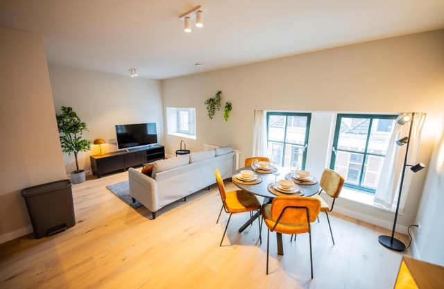 Deluxe 3 Bedroom Serviced Apartment 73m2