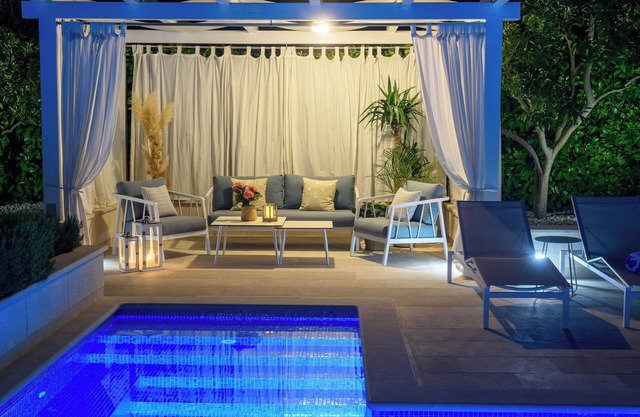 Deluxe 4* Apartment Giovanni with heated pool
