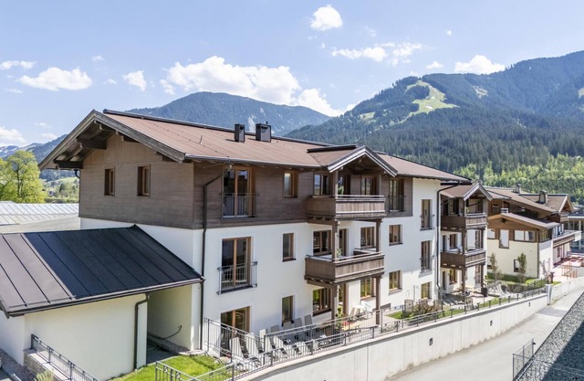 Deluxe apartment with spa next to the gondola