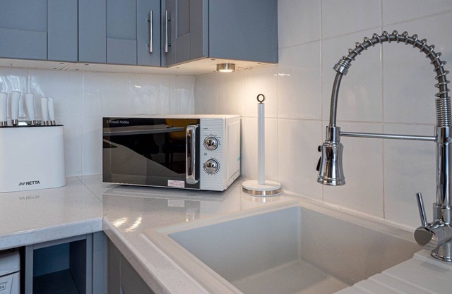 Deluxe Apartment - LuxLiv Fenwick Suite