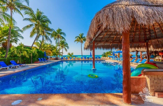Deluxe Beachfront Ground Floor Apartment # 6 Nautibeach