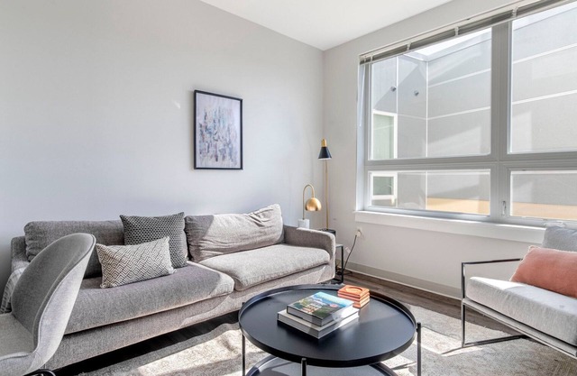 Deluxe Brighton 2BR w/Gym, Pool, Concierge & Doorman, by Blueground