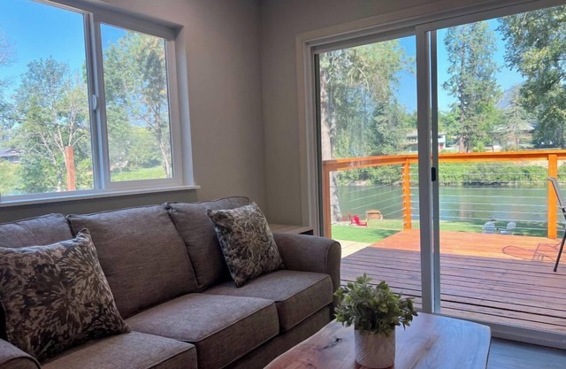 Deluxe Cabin 5 - Rogue River Resort
