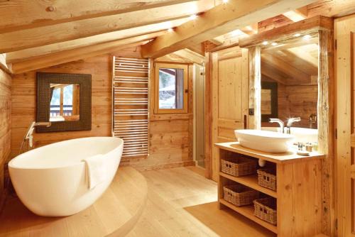 Deluxe Chalet Dali with Sauna, Cinema and Jacuzzi, Spectacular Location