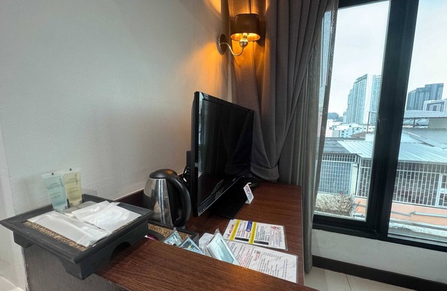 Deluxe City Stay | Near Airport Link & Transport