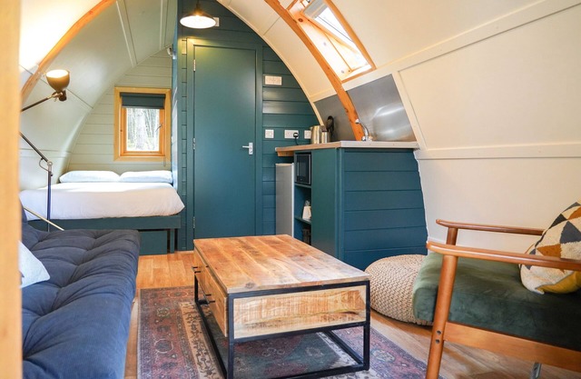 Deluxe Cosy Cabin With Wood Fired Hot Tub