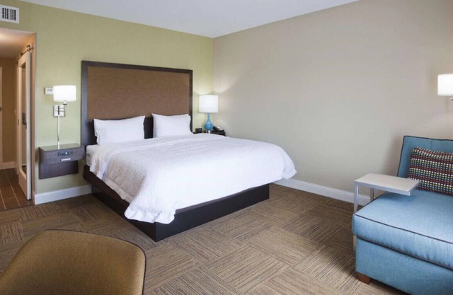 Deluxe & Cozy Room! An Oasis of Comfort & Elegance
