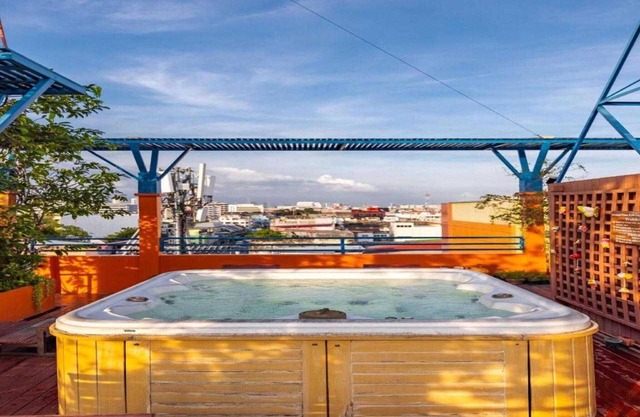 Deluxe Double Diamond House Khaosan