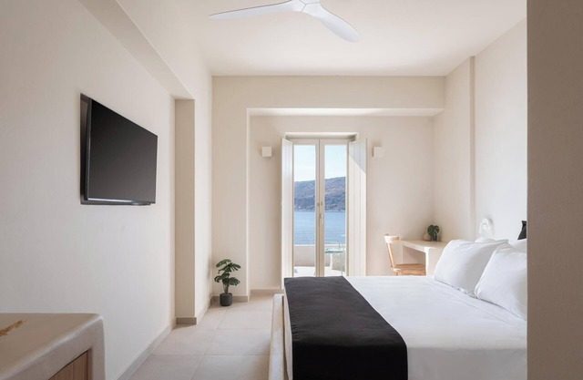 Deluxe Double Room 2 By Yerma Suites Limeni