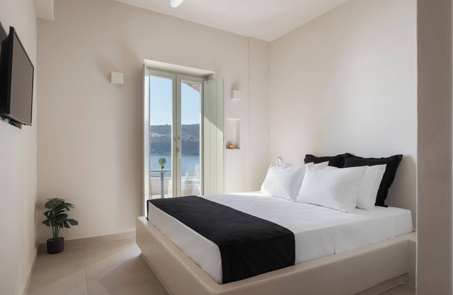 Deluxe Double Room By Yerma Suites Limeni