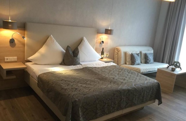 Deluxe Double Room with Balcony - Weingut Bastian - Your feel-good home
