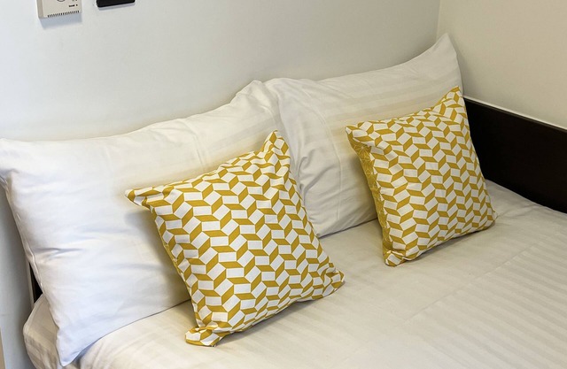 Deluxe En-suite bedroom by Pureserviced Pop up