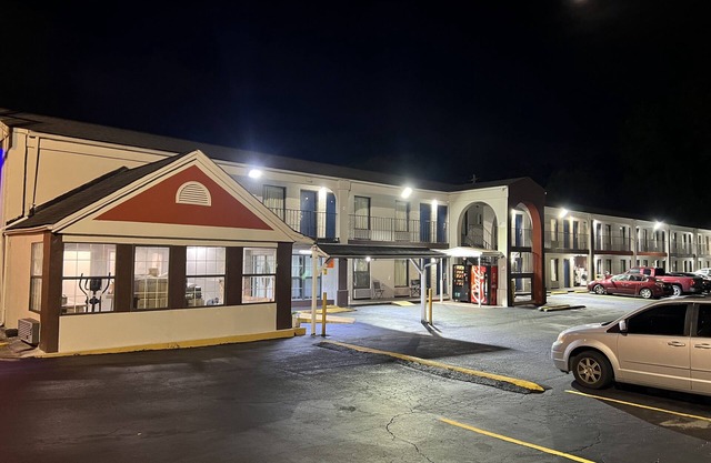 Deluxe INN Augusta