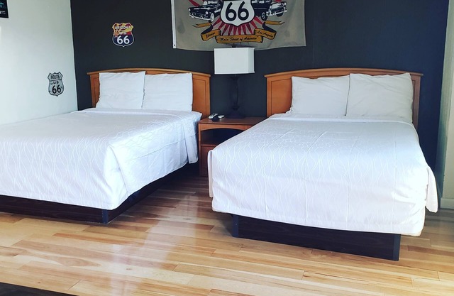 Deluxe Inn Motel