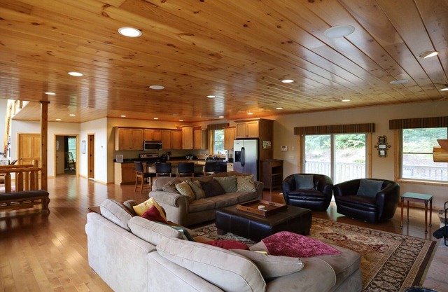 Deluxe Large Private Homes with Gorgeous White Mountain Views! (WV41T)