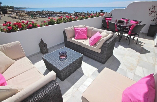 Deluxe On The Beach Apartment with Sea View, Wi-Fi, and Air Conditioning