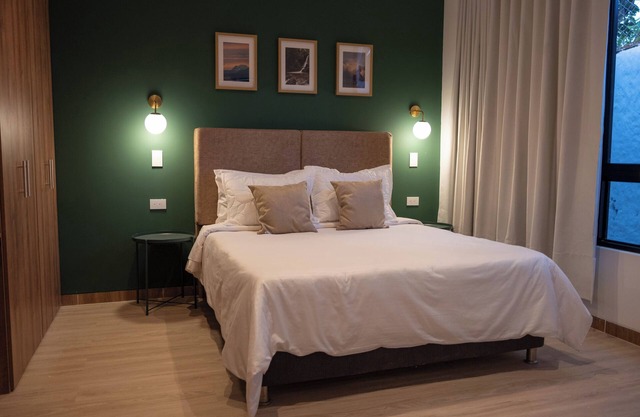 Deluxe queen suite