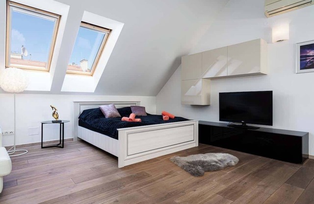 Deluxe Rabbit Suite S