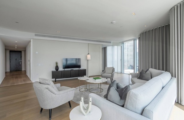 Deluxe riverside apartment with city views