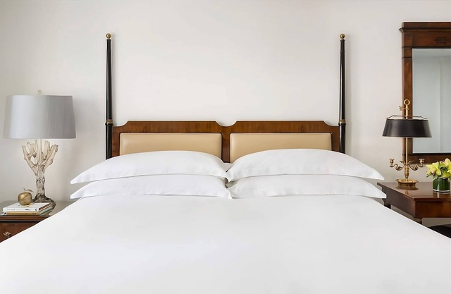 Deluxe Room at The Michelangelo Hotel! Parking On-site
