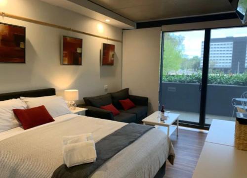 Deluxe Studio Apartment in the Center of Canberra - Hosted by CanStay