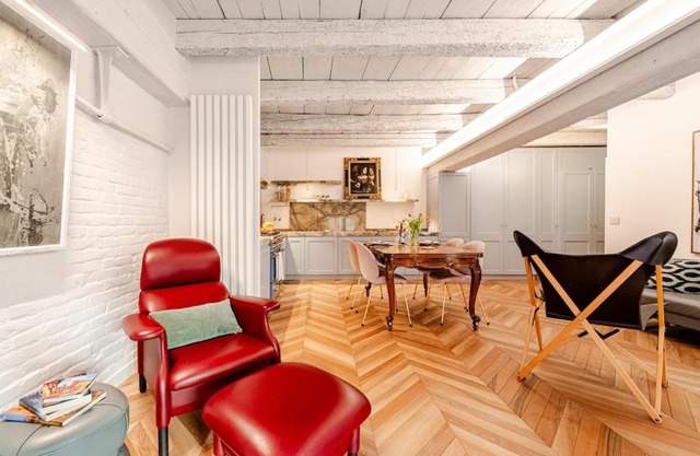 Deluxe Suite Fine Art Historic Centre