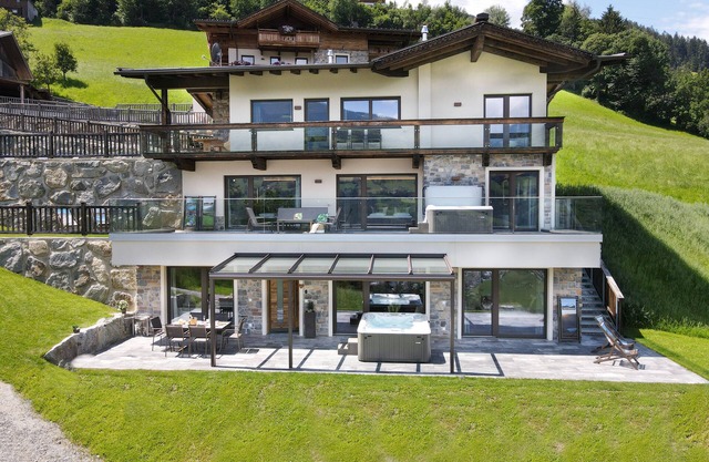 Deluxe Suite Goldreh - SKI in/SKI out, Sauna-Jacuzzi - by "wachterhof"