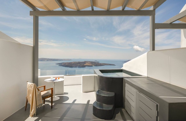 Deluxe suite with Caldera View & Hot tub