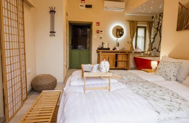 Deluxe Suite with double bed - bathtub