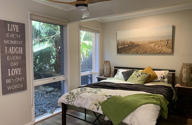 Deluxe Tropical oasis - 2 min Walk to the beach