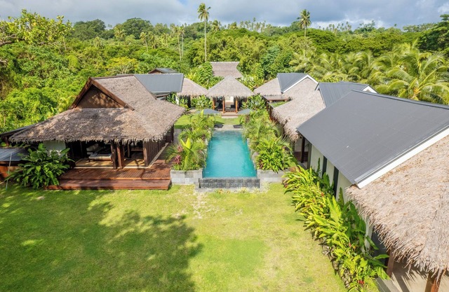 Deluxe tropical villa with pool on beautiful Espiritu Santo, Vanuatu