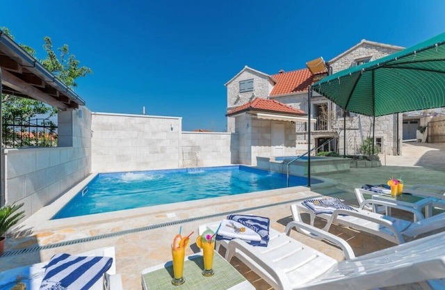 Deluxe Vacation Home near Beach Zastup