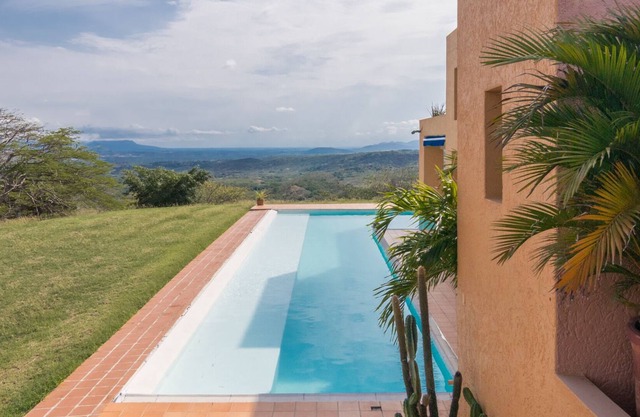 Deluxe Villa Malabar Boutique w/ Pool & 360 Views