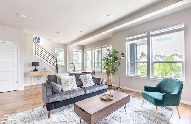 Deluxe Woodstock 1BR, nr Parks, Dining & Shopping, by Blueground