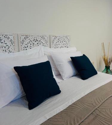 Demetra Bed