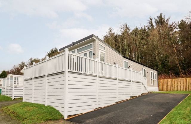 DENBIGH 8, family friendly, character holiday cottage in Borth