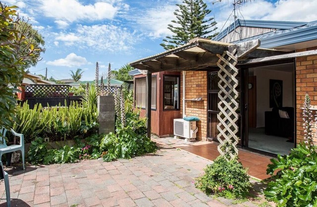 Denby Crest Modern Townhouse